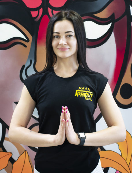 Анна Ивакина — тренер по йоге и флай йоге